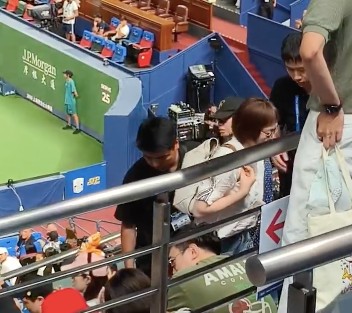 精神病人, 她大喊